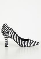Steve Madden - Notary court heel - zebra velvet