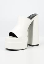 Rock & Co - Sachi 3 platform mule heel - white