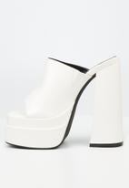 Rock & Co - Sachi 3 platform mule heel - white