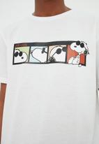 Trendyol - Snoopy printed regular fit tee - white