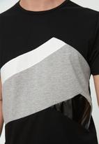 Trendyol - Slim fit crew neck printed tee - black