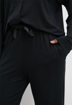 Superbalist - Sleep shirt & pants set - black