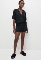 Superbalist - Sleep shirt & shorts set - black 