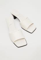 MANGO - Cozy leather heel mule - white