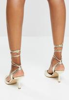 SISSY BOY - Courting court heel - gold