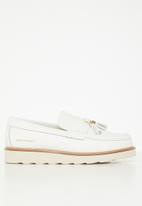 Jonathan D - J Scout genuine leather loafer - white