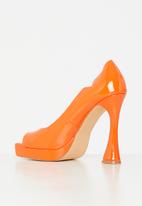 Rock & Co - Pacha 1 platform peep court heel - orange