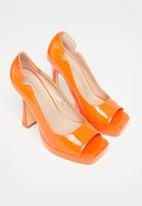 Rock & Co - Pacha 1 platform peep court heel - orange