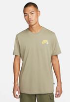 Nike - M nsw tee so 3 lbr - matte olive