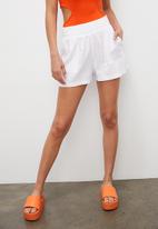 Blake - Linen shorts - white