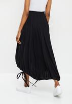 AMANDA LAIRD CHERRY - Kwamashu skirt - black