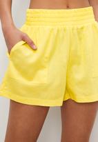 Blake - Linen shorts - lemon verbena