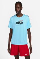 Nike - Dri-FIT Miler D.Y.E. running tee - blue chill/lt crimson