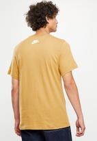 Nike - NSW coffee beans si t-shirt- elemental gold