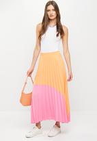 Me&B - Colour block sunray pleated skirt - pink & orange 