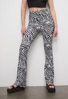 Blake - Printed flared leg - black & white zebra