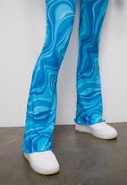 Blake - Printed flared leg - blue swirl