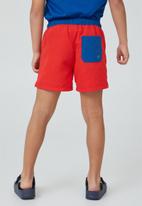 Cotton On - Bailey board short - flame red/blue punch wb