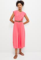 edit - Textured grown on sleeve maxi with belt - pink