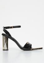 Plum - Jadie vamp toe heel - black & gold