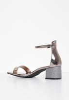 Butterfly Feet - Shimmer 1 block heel - pewter