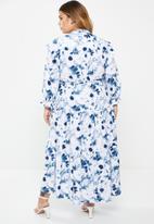 AMANDA LAIRD CHERRY - Plus mlalazi dress - white & navy tie dye