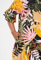AMANDA LAIRD CHERRY - Plus nhlole dress -  multi-colour abstract leaf
