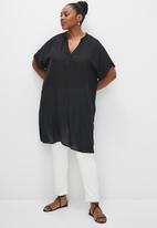 edit Plus - Short sleeve longline notch neck blouse - black