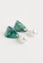 Superbalist - Julia faux pearl earrings - green & cream