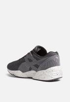 puma trinomic r698 39