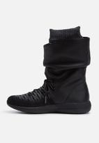 nike roshe two hi flyknit sneakerboot