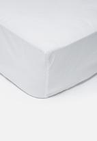 Sixth Floor - Polycotton fitted sheet - white