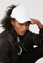 New Era - Womens essential 9Forty - white