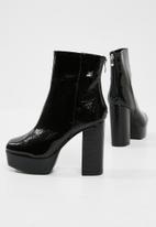 Vinyl platform ankle boot Black Missguided Boots