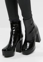 Vinyl platform ankle boot - Black Missguided Boots | Superbalist.com