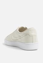 nike court cream