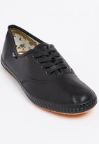 black takkies mr price