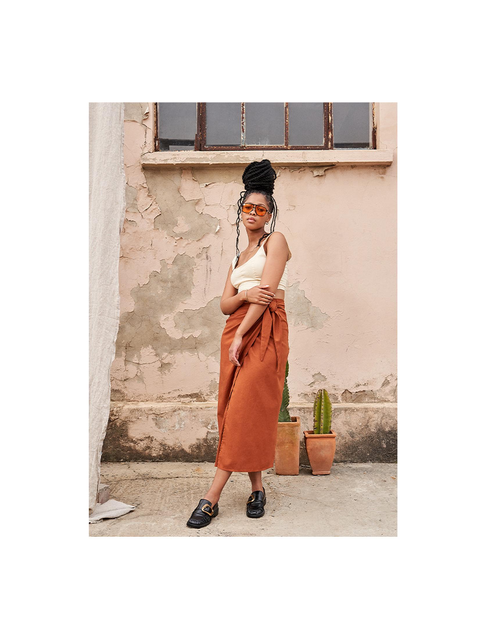 BROWN SKIRT