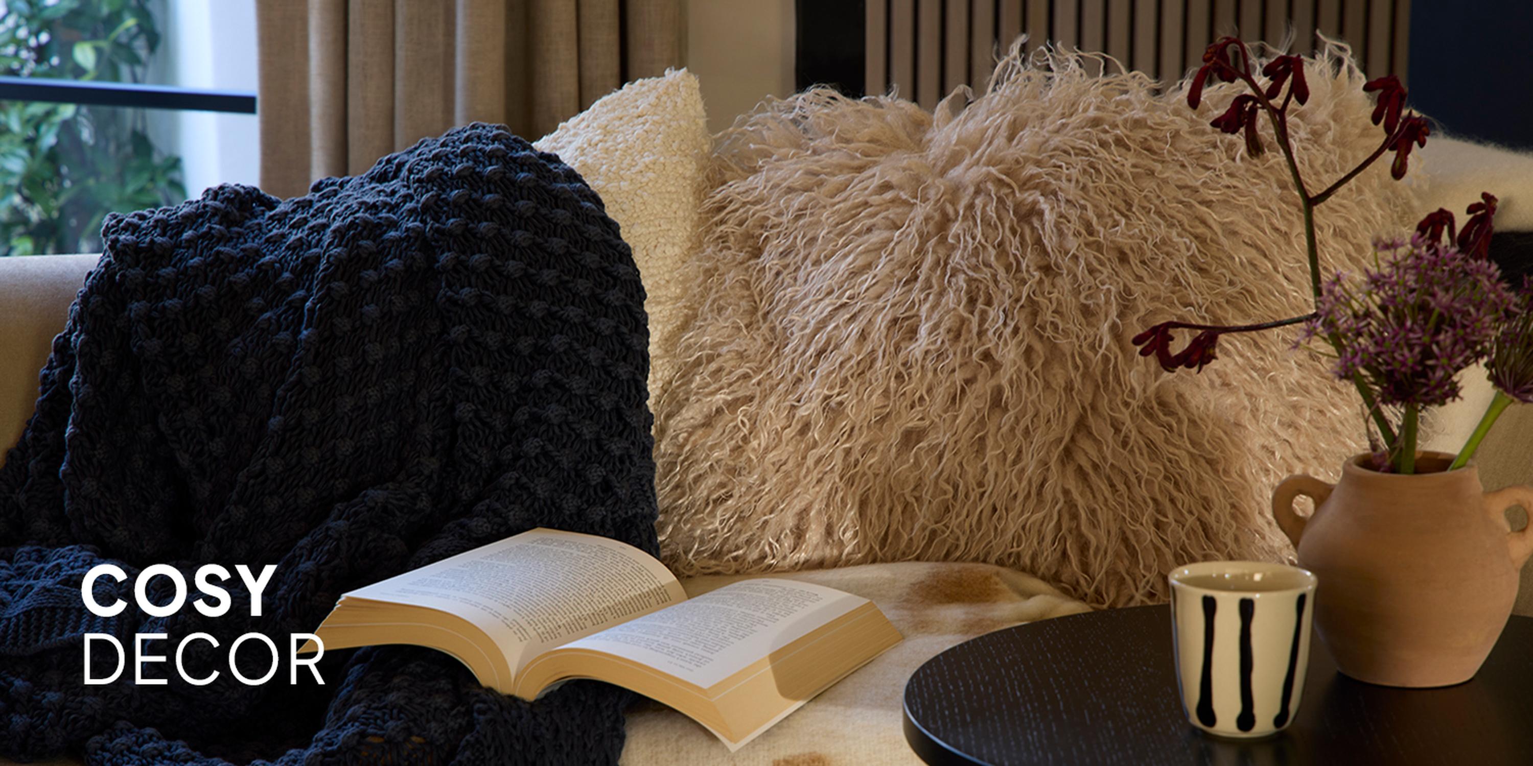 COSY CORNER
