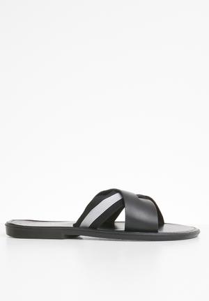 2 criss cross sandals - black & white