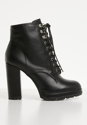 Sidney lace up boot - black