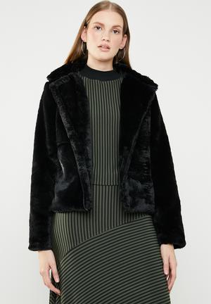 Faux fur cropped jacket - black