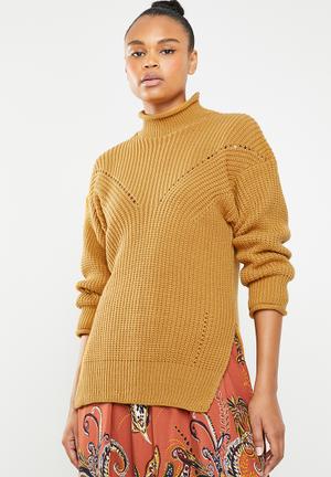 Funnel neck knit with side slits - gold 