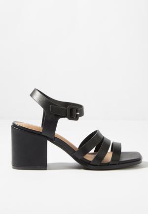 Poppy triple strap block heel - black