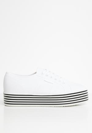 2790 stripe platform sneaker