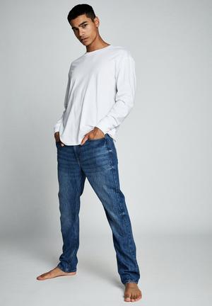 Tapered leg jean - aged indigo