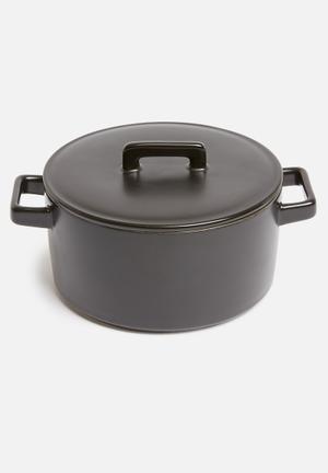 Epic round casserole 1.3l with lid - black