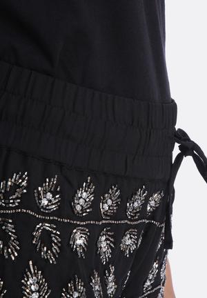 Annas Shorts - Black Detail: Black With Silver Embroidery Vero Moda On ...