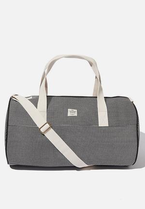 weekend bags at mr price