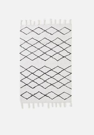 Diamond tufted rug - cream & black